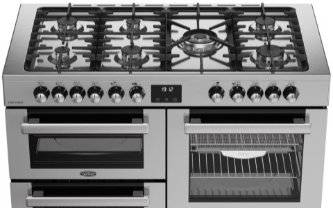 7 Burner gas hob including a powerful 4KW wok burner.