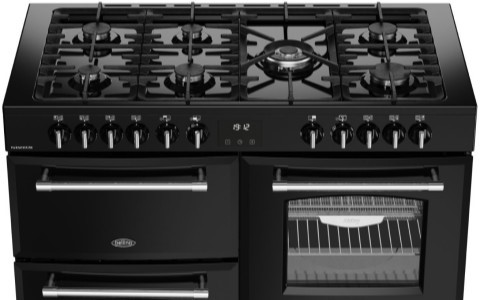 7 Burner gas hob including a powerful 4KW wok burner.