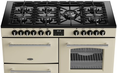 7 Burner gas hob including a powerful 4KW wok burner.
