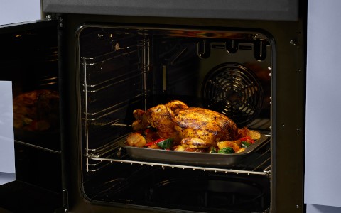 70L main fanned oven with clever features
.