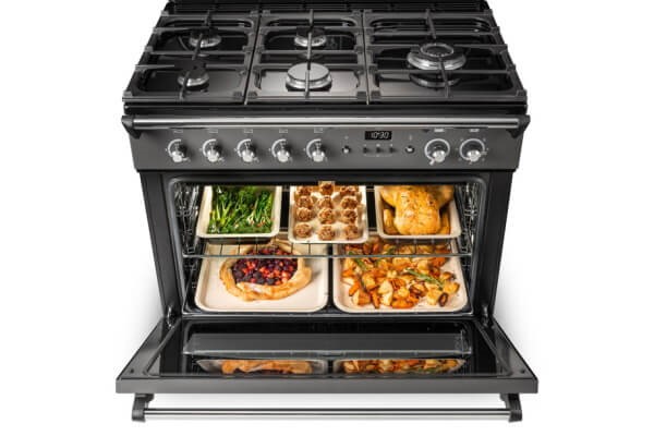 Large 114 Litre Cooking Capacity.