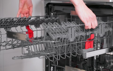 adjustable upper basket.