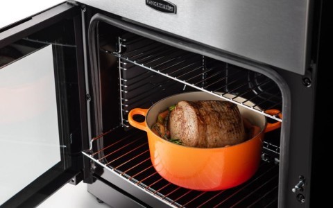 Lower Multifunction Main Oven.
