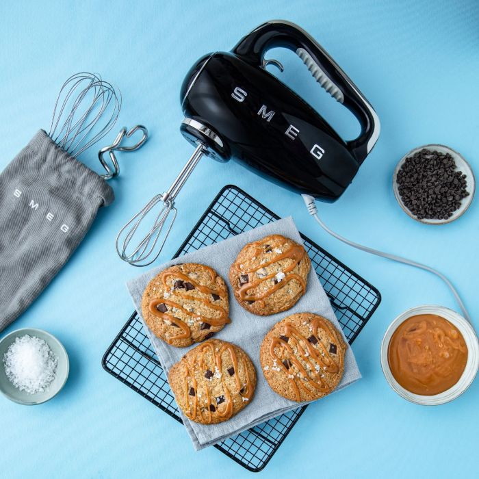 Smeg Hand Mixer 50’s Style Black Electric Hand Mixer with Accessories - HMF01BLUK